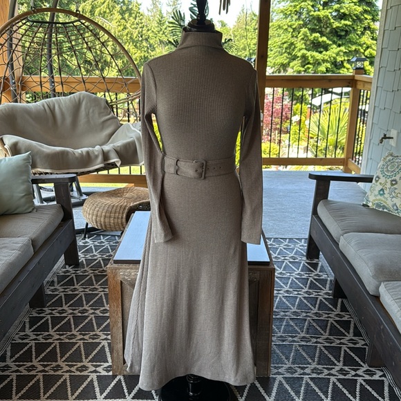 Club Monaco | Melissah Knit Long Sleeve Belted Dress - Picture 6 of 9